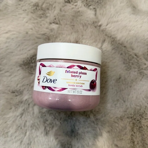 2 Dove Frosted Plum Berry Body Scrub - Limited Edition - New - Picture 3 of 8